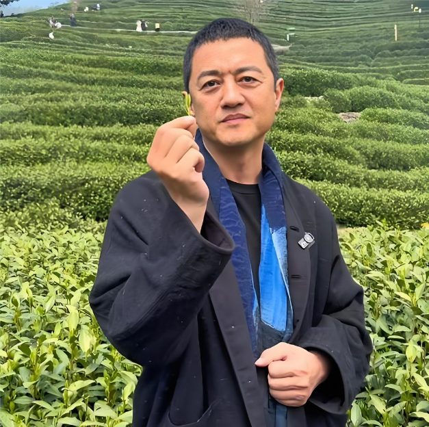 李亚鹏：从老赖到公益顶流，17年坚守赢回初心