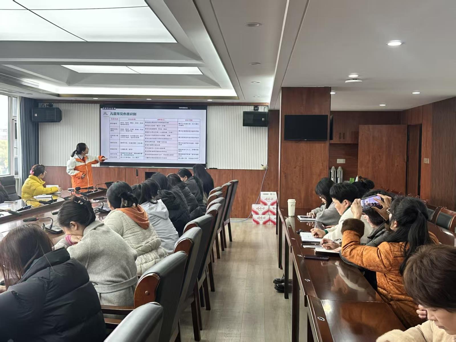 致敬巾帼“守门人”：义乌两地开展三八节主题活动，为儿童主任集中“充电”